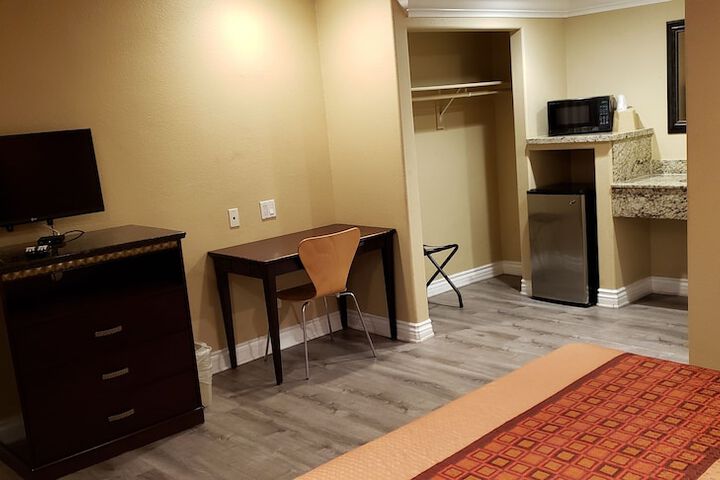 Room 21 of 35