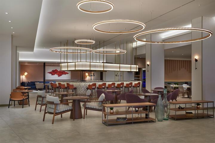 Hilton Toronto Airport Hotel & Suites