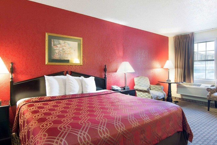 Room 17 of 28