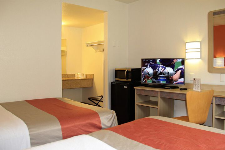Room 13 of 26