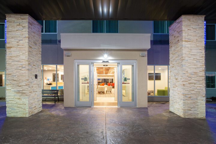Holiday Inn Express & Suites Rapid City - Rushmore South by IHG