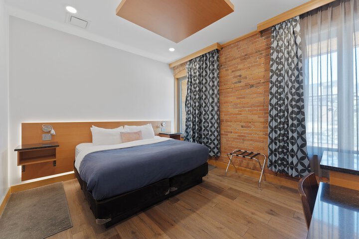 Room 21 of 37