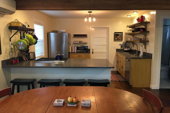 Adorable Home on the Park 10 Miles South of Eugene
