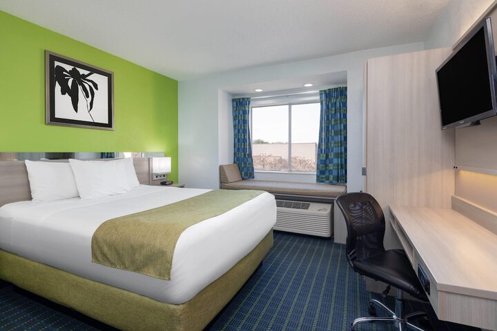 Microtel Inn by Wyndham Cornelius / Lake Norman