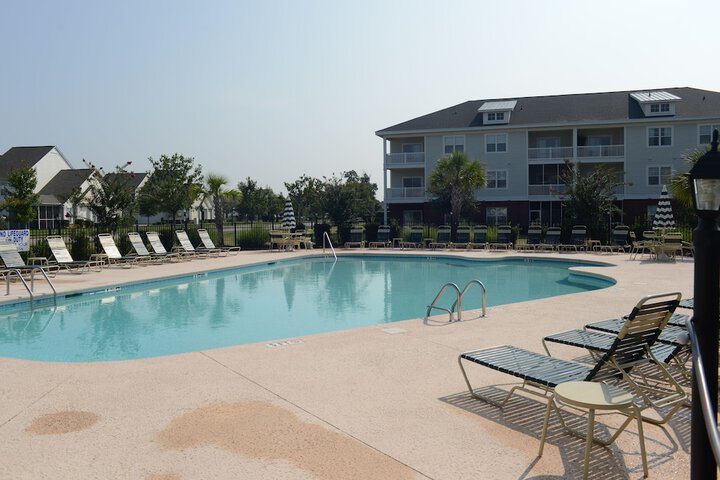 Pool 25 of 102
