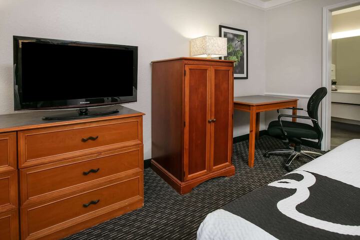 Room 47 of 102