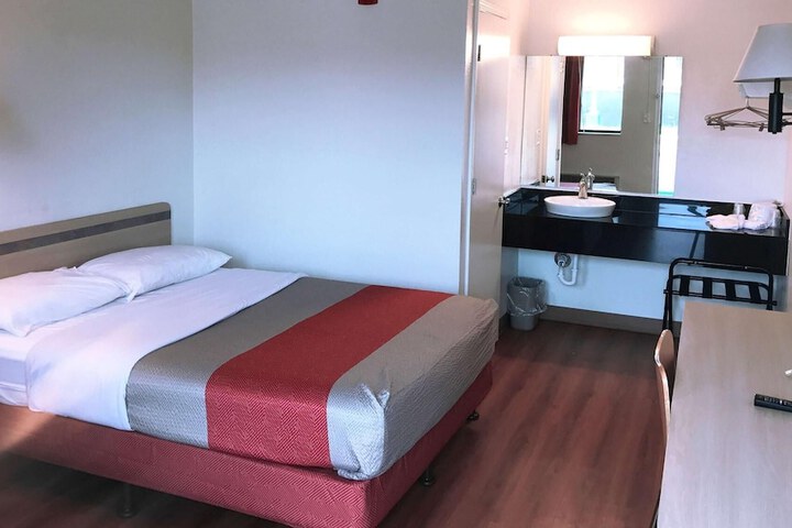 Room 12 of 35