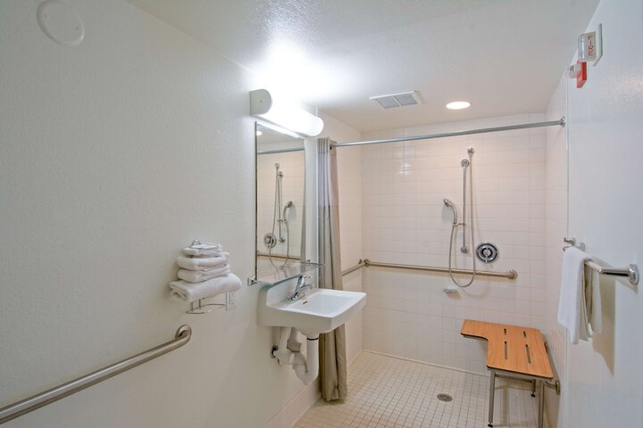 Room 12 of 25