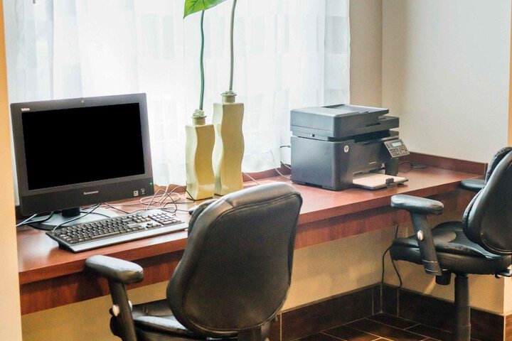 Business Center 31 of 35