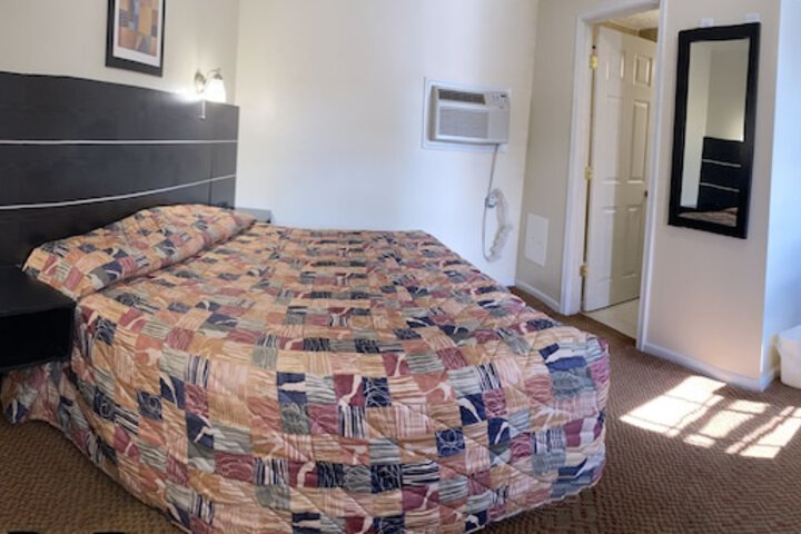 Room 5 of 10