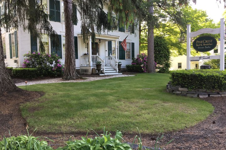 PineCrest Inn