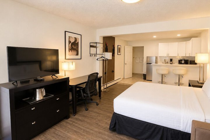 H & H Motor Lodge