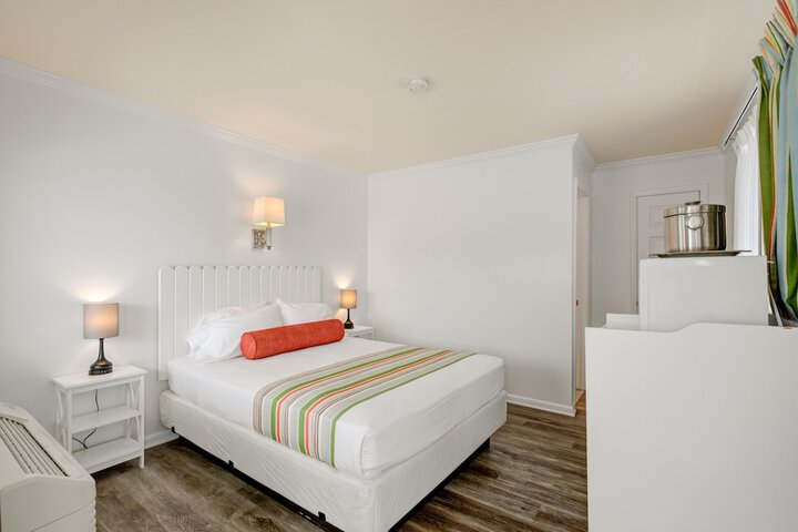 Room 32 of 65