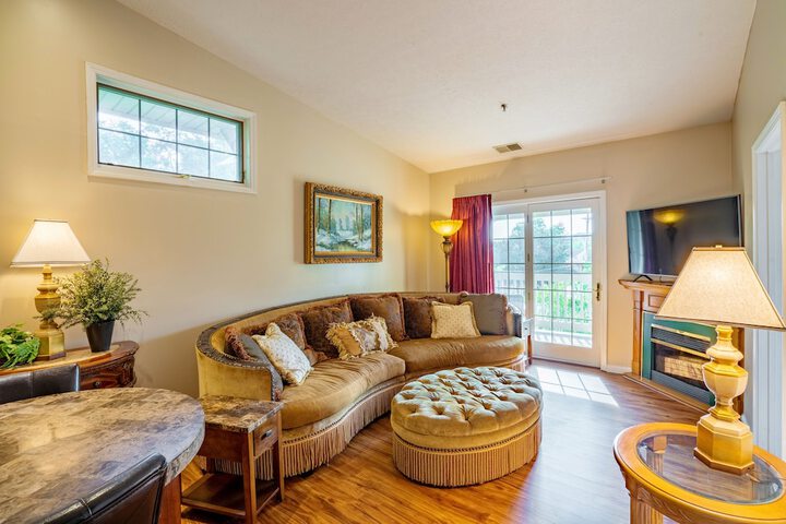 Grand Wood Suites
