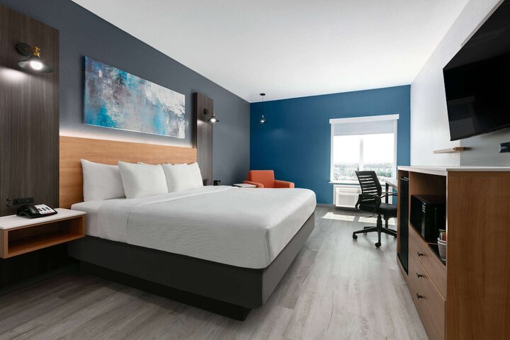 Room 11 of 30