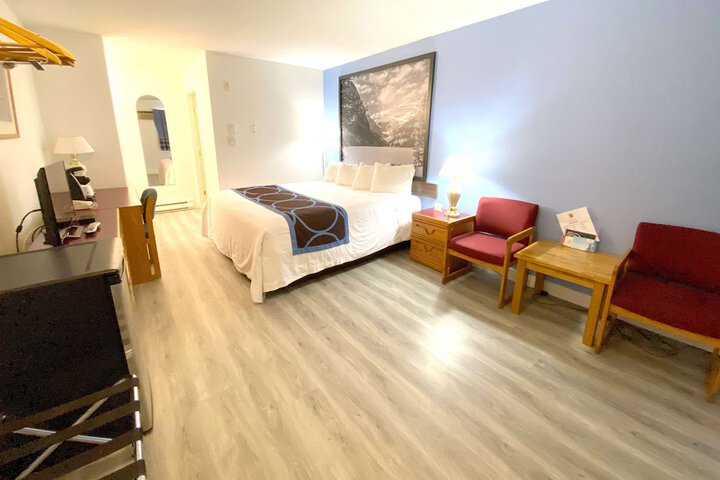 Room 33 of 37