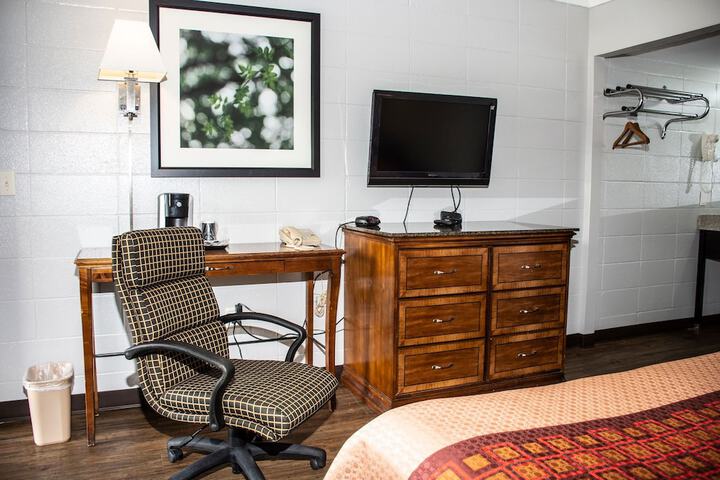 Room 9 of 12