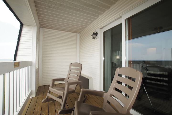 Snyders Shoreline Inn