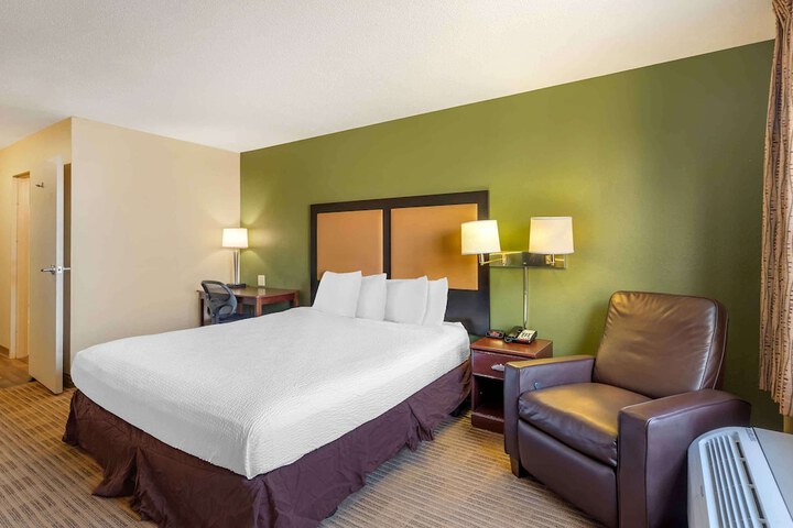 Room 14 of 38