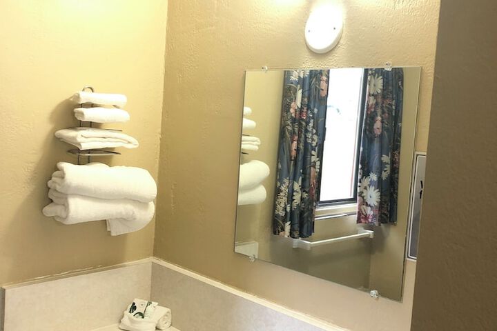 Room 17 of 34
