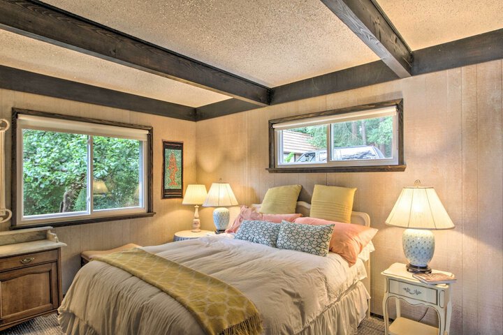 Waterfront Cabin w / Fire Pit in Gig Harbor!