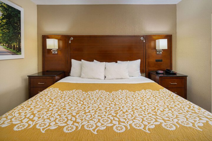 Room 4 of 15