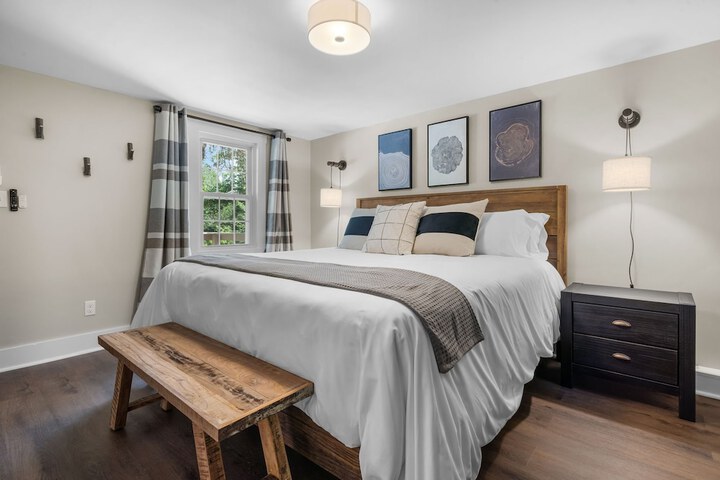 The Aurora Inn & Cottages