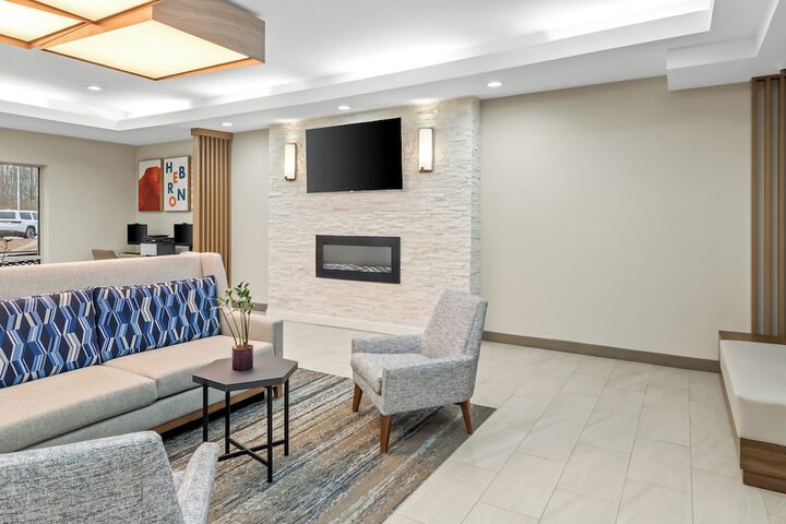 Holiday Inn Express & Suites Hebron - Cincinnati Airport by IHG