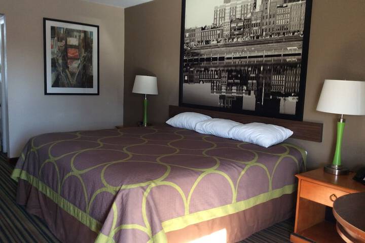 Super 8 by Wyndham Chattanooga / East Ridge