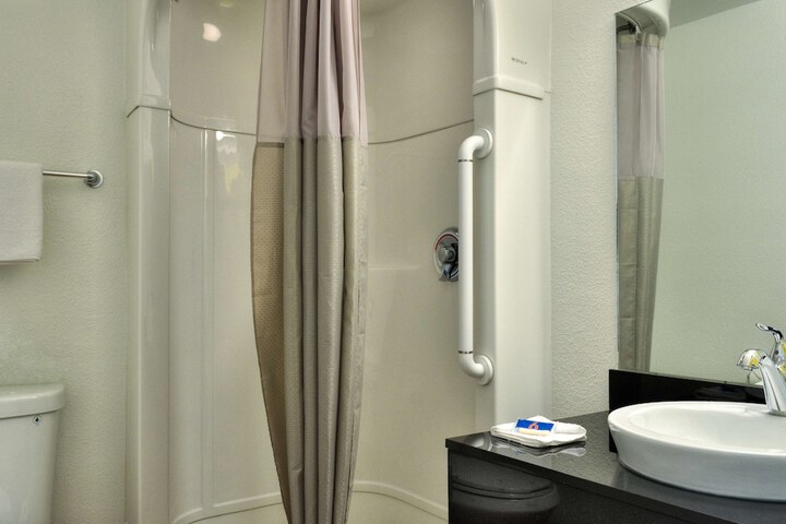 Room 16 of 34