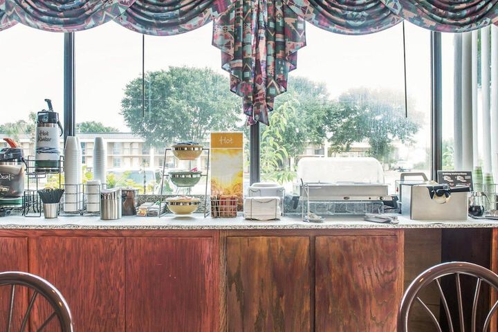 Breakfast/Coffee Service 31 of 37