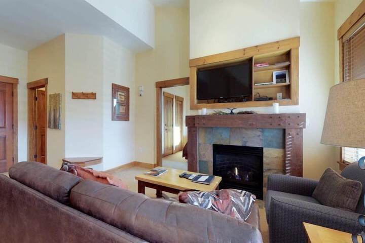 2 Bedroom Colorado Vacation Rental situated in River Run Village Steps from the Summit Express Gondola