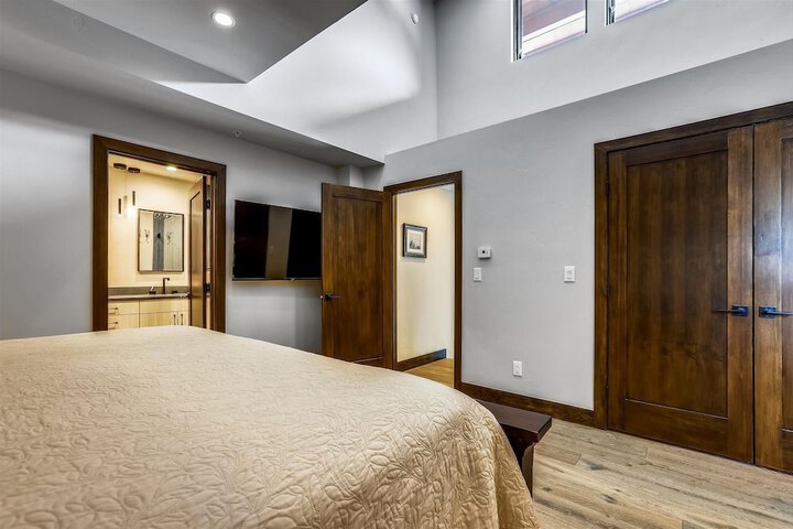 Room 21 of 43