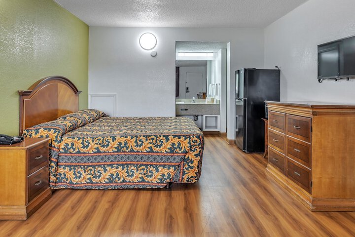 Room 18 of 34