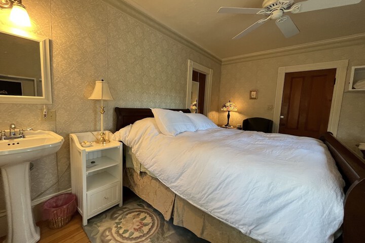 Room 13 of 22