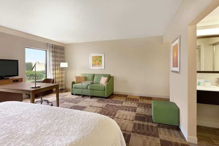 Room 10 of 27