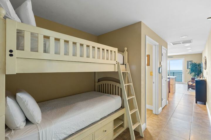 Room 100 of 284