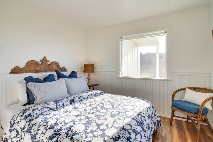 Scenic Bandon Vacation Rental w / Beach Access!