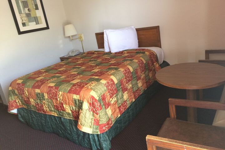 Room 32 of 33