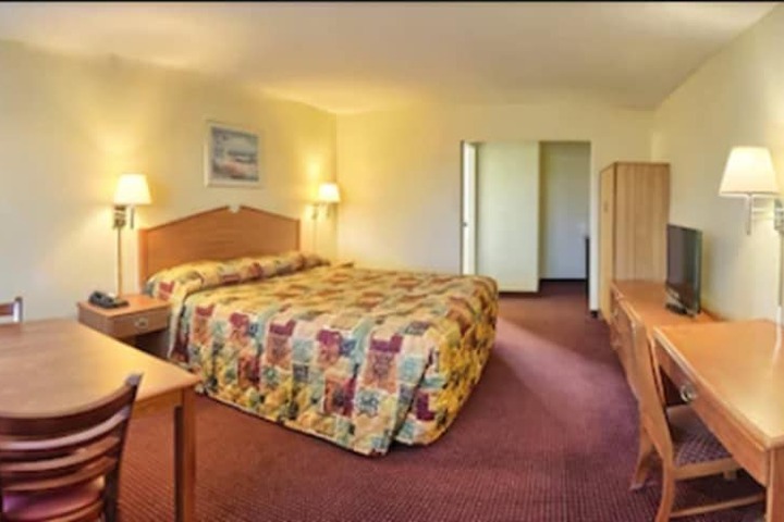Room 12 of 17