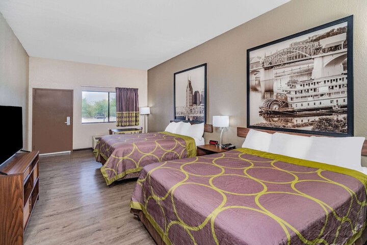 Room 14 of 37