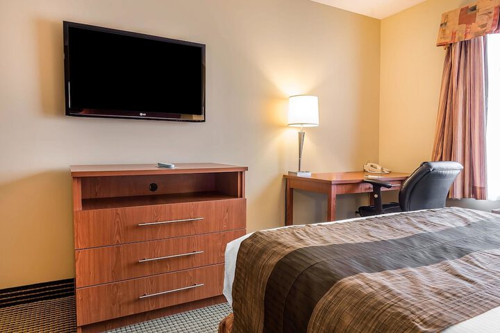 Room 33 of 108