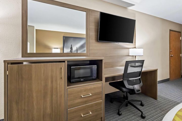 Super 8 by Wyndham Prince Albert