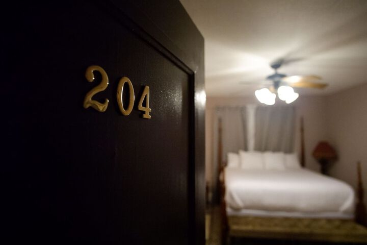 Room 22 of 104