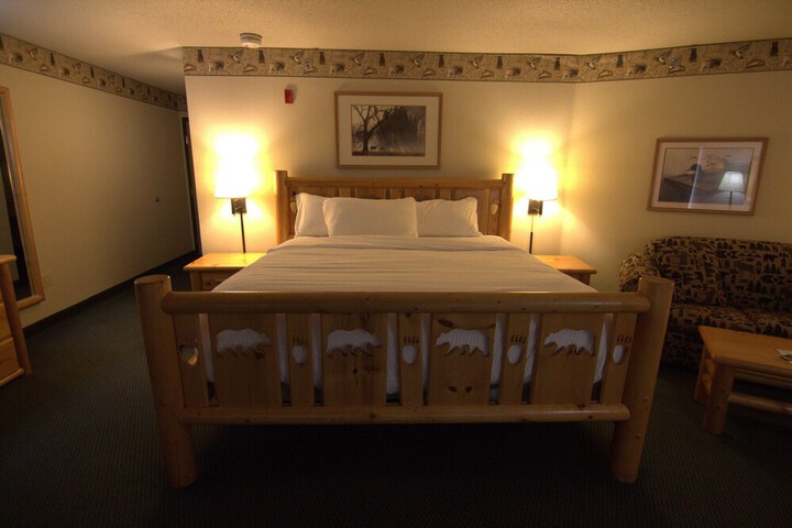 Shell Lake Lodge a Travelodge by Wyndham