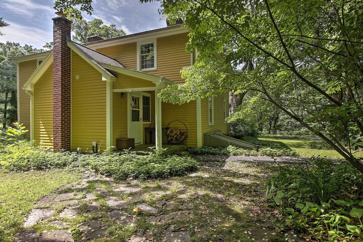 Historic Huntington Home - Walk to Westfield River