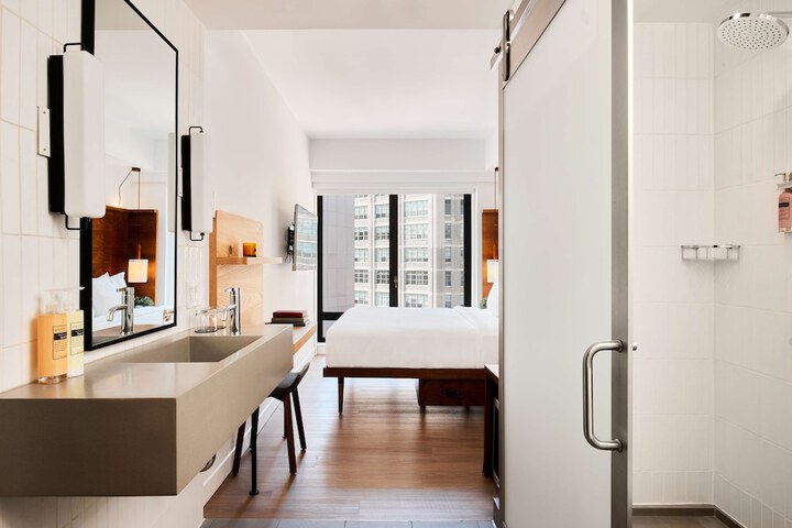 Room 75 of 143