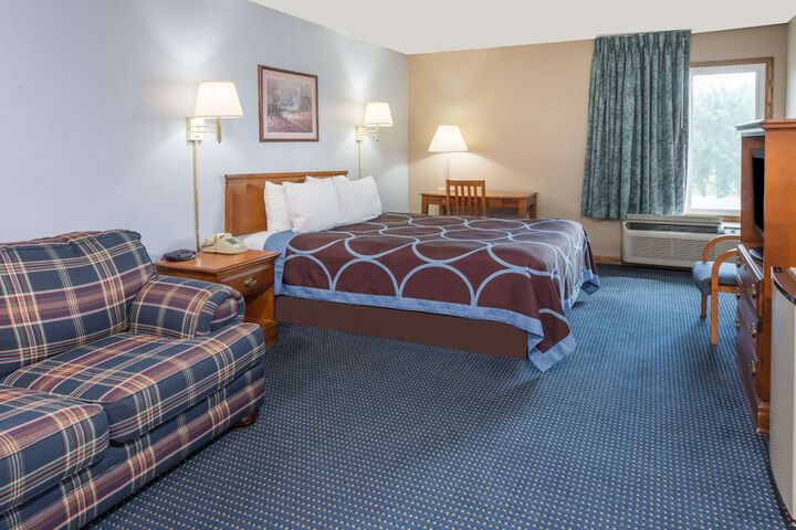 Room 11 of 27