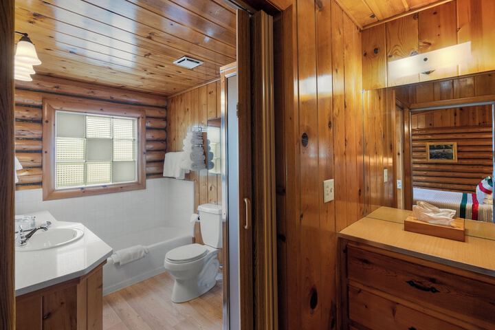 El Western Cabins & Lodges