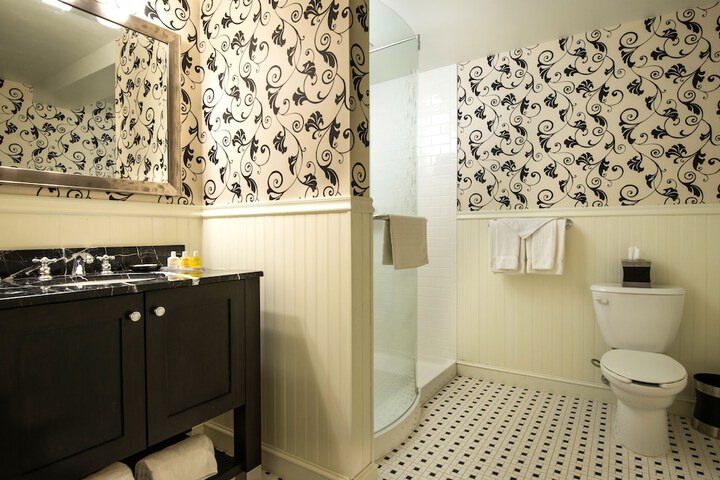Room 15 of 28